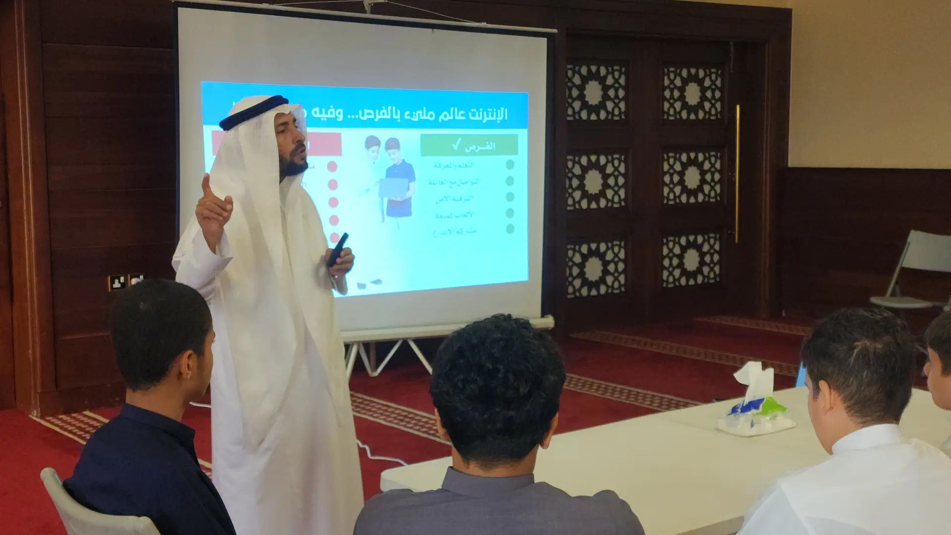 الوعي يبدأ بالحوار