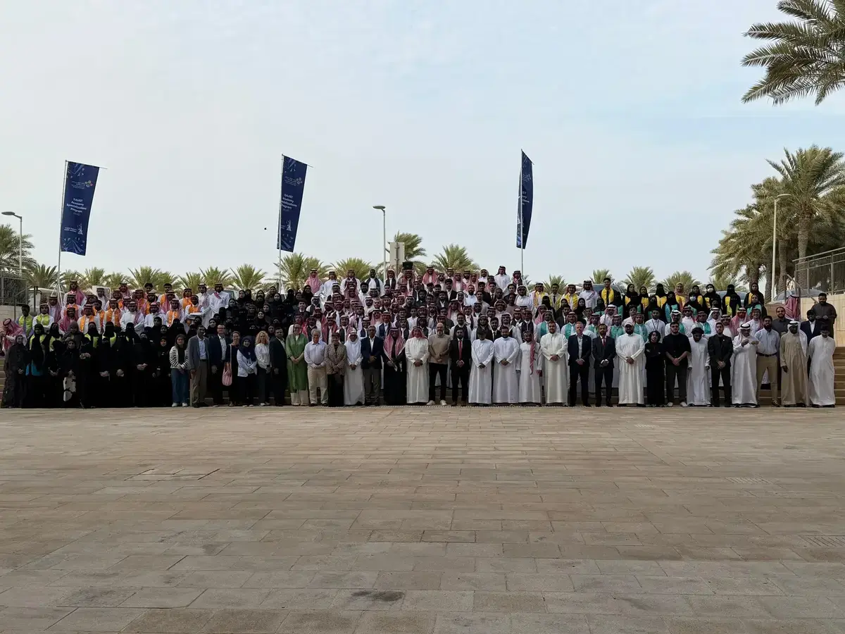 صورة جماعية رسمية منشورة مع خبر اختتام البرنامج التدريبي الجامعي في الأمن السيبراني